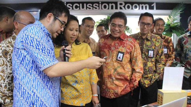 Setelah sempat diblokir oleh Telkom dan unit usahanya, layanan video streaming Netflix akan segera dibuka blokirnya bulan depan.