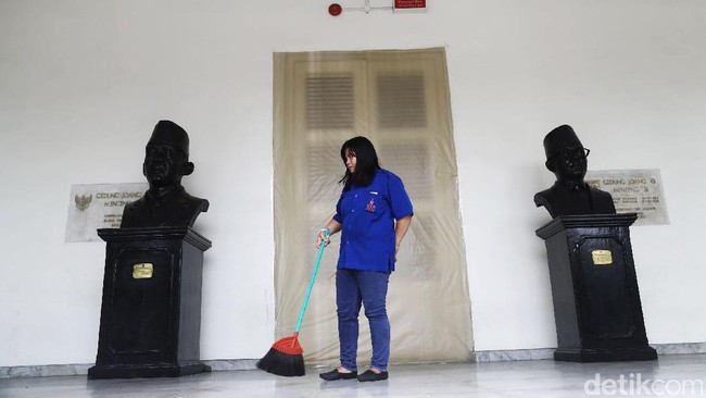 Menyapu lantai rumah mungkin bukan pekerjaan yang kamu sukai. Kalau itu terasa sulit, kenapa tidak mencoba membuatnya lebih efisien?