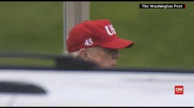 Trump dan Topi Baru Kebanggaannya