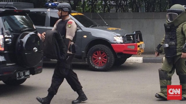 Polisi saat ini berencana melanjutkan olah TKP. Warga dievakuasi di lokasi aman dengan radius jarak sekitar 300 meter.