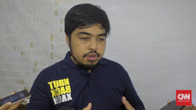 Oknum penyebar berita hoax di internet dilaporkan mampu mengantongi keuntungan ratusan juta rupiah, salah satunya karena banjir trafik pengunjung.