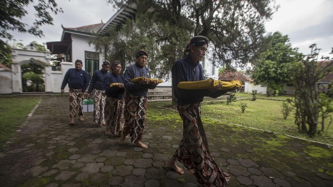 Ada pasal lain dalam UU Keistimewaan yang mengganjal perempuan menjadi Gubernur DIY sehingga putusan MK dinilai tak banyak berpengaruh.