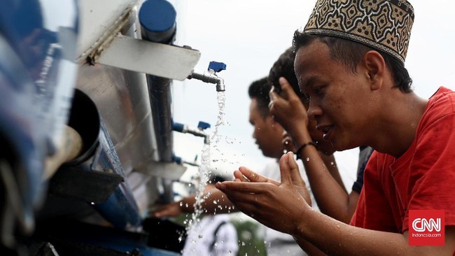 Kepala Dinas Tata Air Pemprov DKI Jakarta menyambut baik keputusan MA yang menyetop pengelolaan air di ibu kota Republik Indonesia dikuasai swasta.