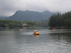 Celebrity on Vacation: Berenang di Sungai Raba Banda Aceh