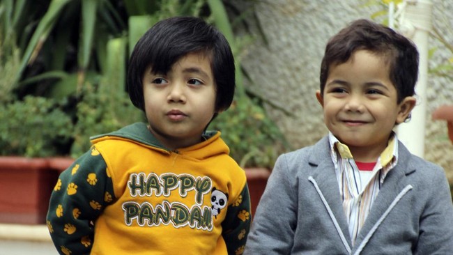 Mohammad Hilman dan Muhanad Touja belum pernah menginjakkan kakinya di Indonesia. Mereka berdua lahir di Suriah, negara yang didera perang sipil sejak 2012.