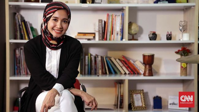 Bella dan Emran menggelar pernikahan di Malaysia, Jumat (8/9). Pernikahan itu berlangsung tertutup dan dihadiri hanya oleh keluarga serta kerabat dekat.