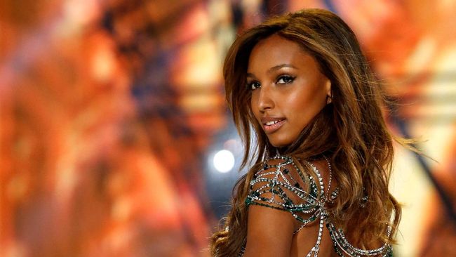 Jasmine Tookes jadi Victoria's Secret Angels yang didapuk menggunakan Fantasy Bra seharga Rp40 Miliar. Bagaimana kisah Tookes mendapatkannya?