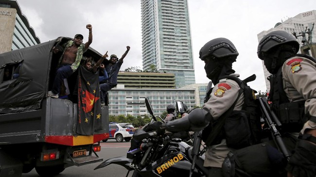 Koordinator FRI Surya Anta mengatakan pemukulan diduga dilakukan oleh aparat keamanan dalam aksi demonstrasi pada hari ini.