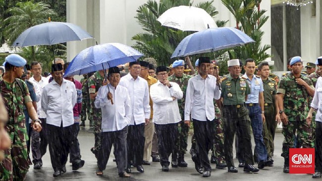 Wapres Jusuf Kalla menyebut pihak Istana tak mengadendakan salat Jumat di Monas untuk Presiden Jokowi. Namun Jokowi berinisiatif hadir di Aksi Bela Islam itu.