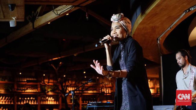 Penyanyi asal Malaysia yang sudah go international, Yuna mengadakan mini konser di Social House Grand Indonesia, Kamis (1/12).