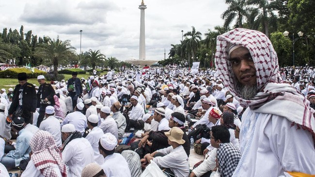 Selain menjaga solidaritas, Aksi Bela Ulama 96 juga bagian persiapan menyambut tokoh Front Pembela Islam, Rizieq Shihab, yang masih berada di Arab Saudi.