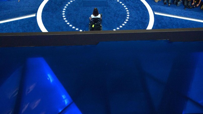 International Disability Rihts Advocate Anastasia Somoza adresses delagates on Day 1 of the Democratic National Convention at the Wells Fargo Center on July 25, 2016 in Philadelphia, Pennsylvania.   / AFP PHOTO / Brendan SMIALOWSKI