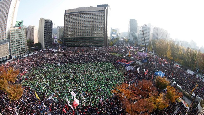 Sejumlah konglomerat Korsel diperiksa parlemen terkait dugaan keterlibatan dalam skandal korupsi yang menimpa Presiden Park Geun-hye.