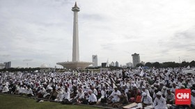 Lautan Putih Tuntut Ahok Diadili