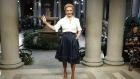 Koleksi Terbaru Carolina Herrera Dituding Jiplak Suku Meksiko