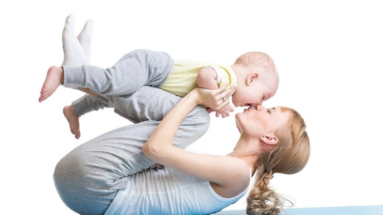 Jangan malas bergerak, Bun. Yuk, lakukan 10 gerakan olahraga ini bareng anak di rumah.