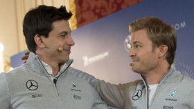 Mercedes Tak Buru-buru Tentukan Pengganti Rosberg
