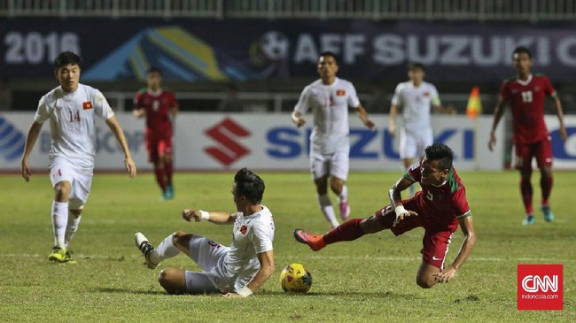 Alfred Riedl enggan mengomentari kepemimpinan wasit asal Australia dalam laga semifinal leg pertama Piala AFF 2016 antara timnas Indonesia dan timnas Vietnam.