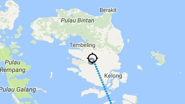 Basarnas menemukan sejumlah barang dari pesawat Polri tipe N 28 Skytruck yang hilang kontak dalam rute Pangkal Pinang menuju Batam.