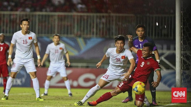 Pelatih Timnas Indonesia Alfred Riedl yakin timnas Vietnam akan merasakan tekanan di leg kedua menyusul harapan besar dari suporter dan media setempat.