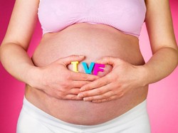 Ibu Ini Lahirkan Bayi Orang Lain gegara Embrio Tertukar saat Proses Bayi Tabung