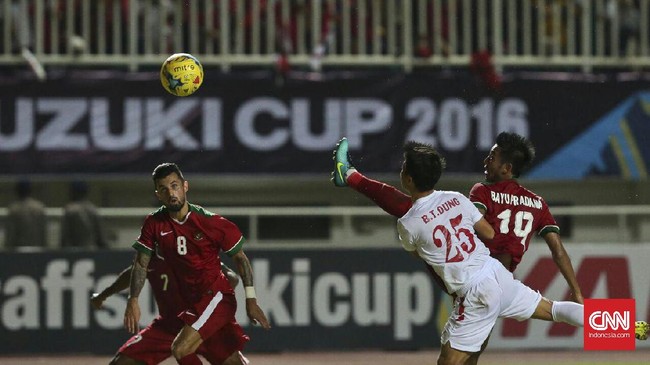 Ferdinand Sinaga mendukung program naturalisasi Timnas Indonesia dengan syarat pemain tersebut harus lebih berkualitas dari pemain lokal.
