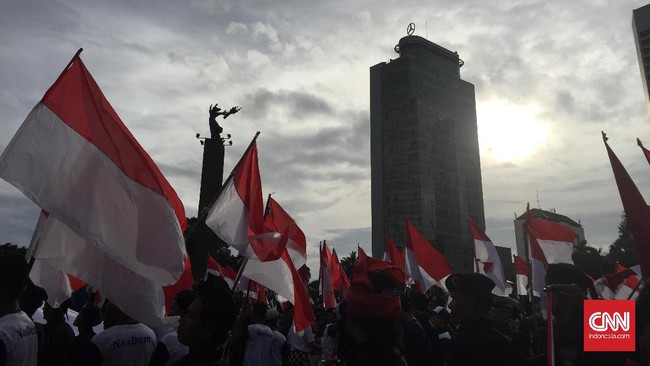 Adakah nurani bening? Ada. Di antara gelap dan terang telah diciptakanNya bagi kehidupan.