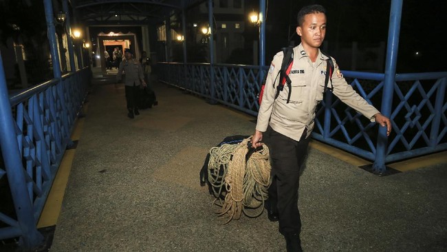 Kepala Basarnas menyebut, identifikasi ketiga jenazah akan diserahkan kepada pihak kepolisian. Identitas ketiganya belum diketahui Basarnas.