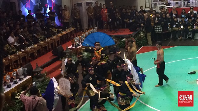 Selama lima hari ke depan, atlet-atlet pencak silat dari 40 negara akan saling bertarung di Bali untuk merebut status sebagai juara dunia.