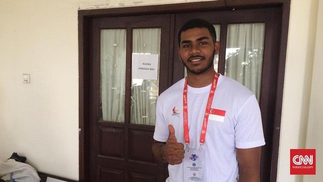 Pesilat Singapura, Sheik Farhan bin Sheik Alau'ddin sudah berlatih pencak silat sejak dirinya masih berusia tiga tahun.