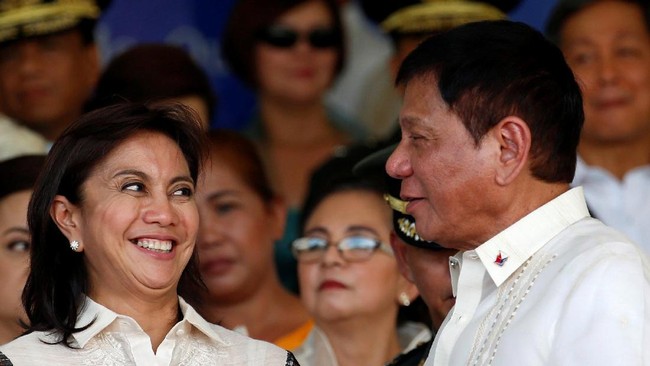 Wapres Filipina Leni Robredo melepaskan posisinya sebagai Menteri Perumahan, lantaran terdapat perbedaan utama antara dirinya dengan Presiden Rodrigo Duterte.