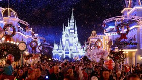 Pengunjung Tak Bermasker Dilarang Berfoto di Disney Florida