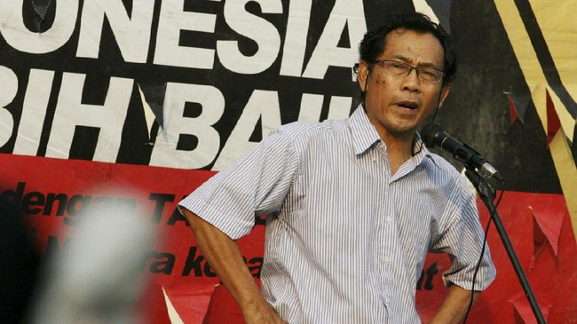 Sri Bintang Pamungkas hanya mau diperiksa berkaitan dengan data dan identitas. Dia menolak menjawab pertanyaan penyidik terkait substansi perkara makar.