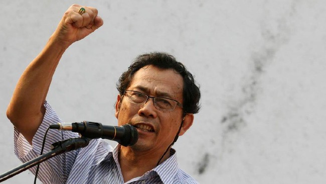 Hakim menyatakan bahwa jaminan pensiun dan hari tua bukan termasuk utang negara sehingga tidak diatur dengan ketentuan kedaluwarsa.