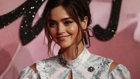 Pamer Perut Rata di British Fashion Awards
