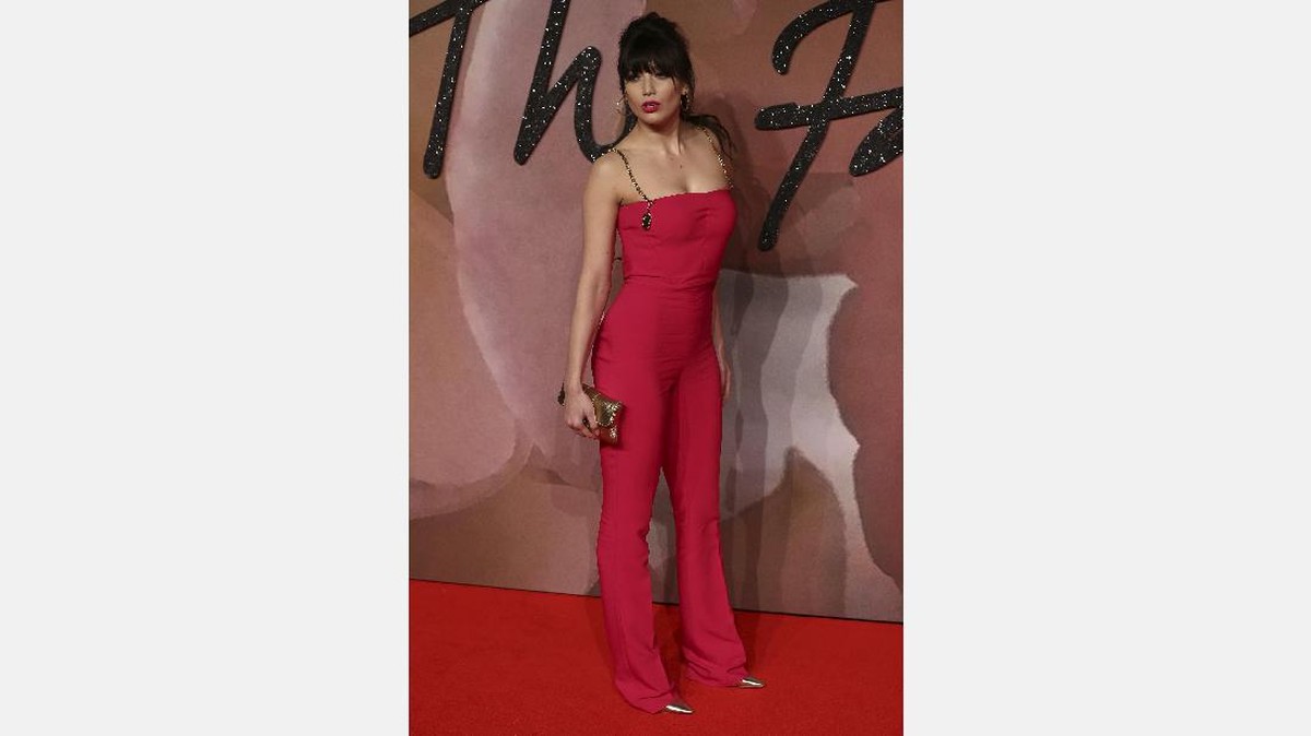 Pamer Perut Rata di British Fashion Awards