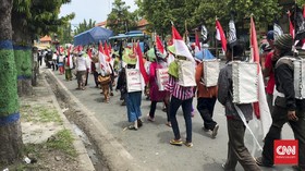 Suku Anak Dalam Jalan Kaki Jambi-Jakarta selama 43 Hari