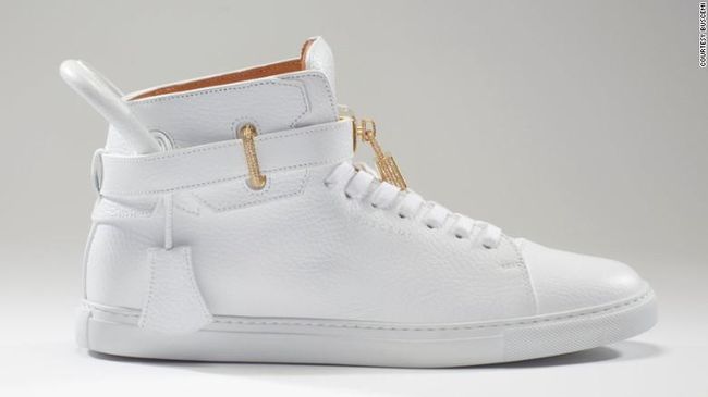 Desain sepatu sneaker andalan butik Buscemi di Manhattan, New York, ini mengingatkan pada desain tas Birkin keluaran Hermès.