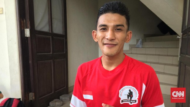 Pesilat Indonesia, Galang Tri Widya Putra, lolos ke babak semifinal Kejuaraan Dunia Pencak Silat setelah mengalahkan pesilat Singapura Irham Bin Mustafa Kamal.