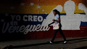 Krisis Ekonomi Paksa Wanita Venezuela Jual Rambut ke Kolombia