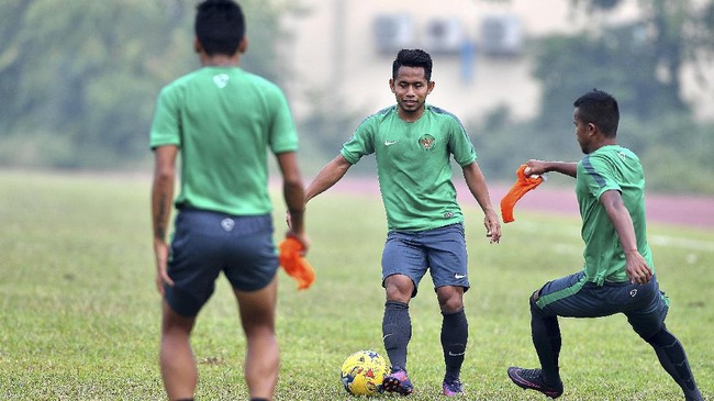 Presidium sekaligus dedengkot Bonek, Andie Peci, angkat suara soal surat terbuka Presiden Persebaya Surabaya Azrul Ananda terkait transfer Andik Vermansah.