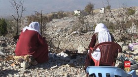 Warga Kurdi Kais Sisa Reruntuhan Rumah di Tenggara Turki