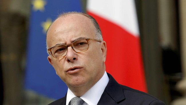 Menteri Dalam Negeri Perancis Bernard Cazeneuve ditunjuk sebagai Perdana Menteri menggantikan Manuel Valls yang mundur karena mencalonkan diri sebagai presiden.