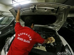 KPK Lelang Paket Mobil, Harrier-Alphard-Mercy-Yaris Dihargai Rp 119 Juta!