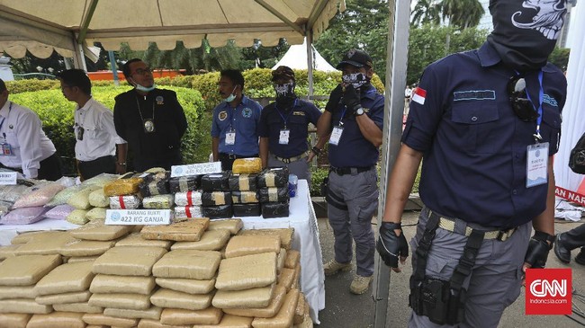 Polisi menyita ganja seberat lebih dari 51 gram saat meringkus selebgram Syaima Salsabila di sebuah apartemen wilayah Tanjung Duren, Jakarta Barat.