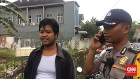 Tim Ahok Blusukan di Cipete 'Dihalangi' Pria Pembawa Keris