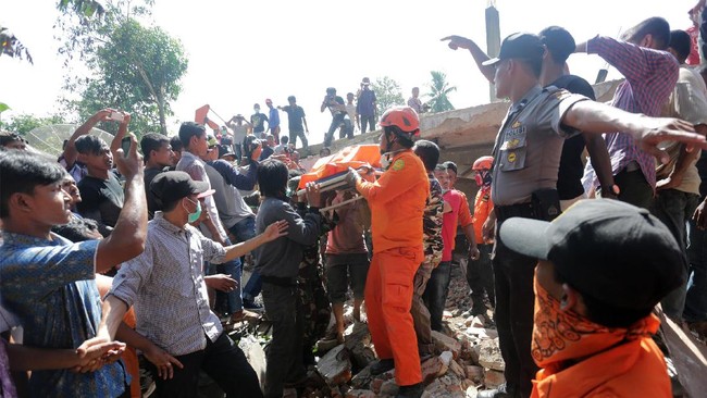 Gempa Aceh berkekuatan 6,4 skala richter yang terjadi pukul 05.03 WIB itu memakan banyak korban karena terjadi di saat banyak orang sedang tertidur.