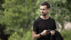 CEO Twitter Lelang Kicauan Pertama Rp28 Miliar
