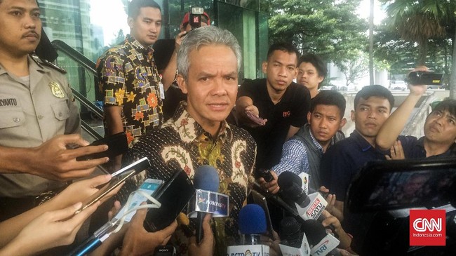 Gubernur Jawa Tengah diperiksa oleh penyidik KPK untuk dimintai keterangan soal mekanisme penganggaran proyek e-KTP.