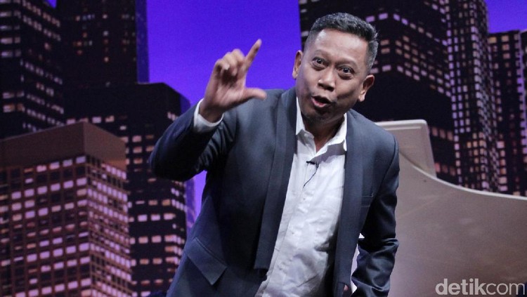 Tukul Arwana Tukul Arwana saat tampil di acara Hitam Putih.
